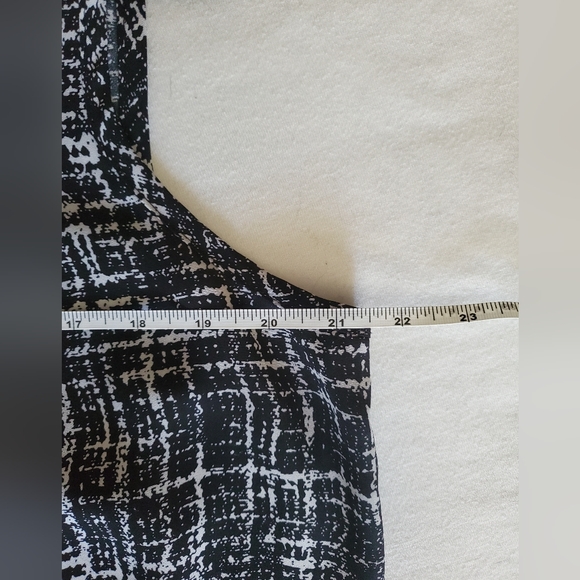 White & Black Blouse in Large - Picture 7 of 7